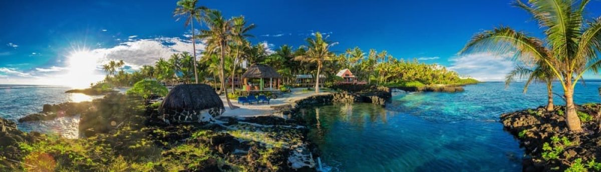 Panoramic,Paradise,Holoidays,Location,With,Coral,Reef,And,Palm,Trees