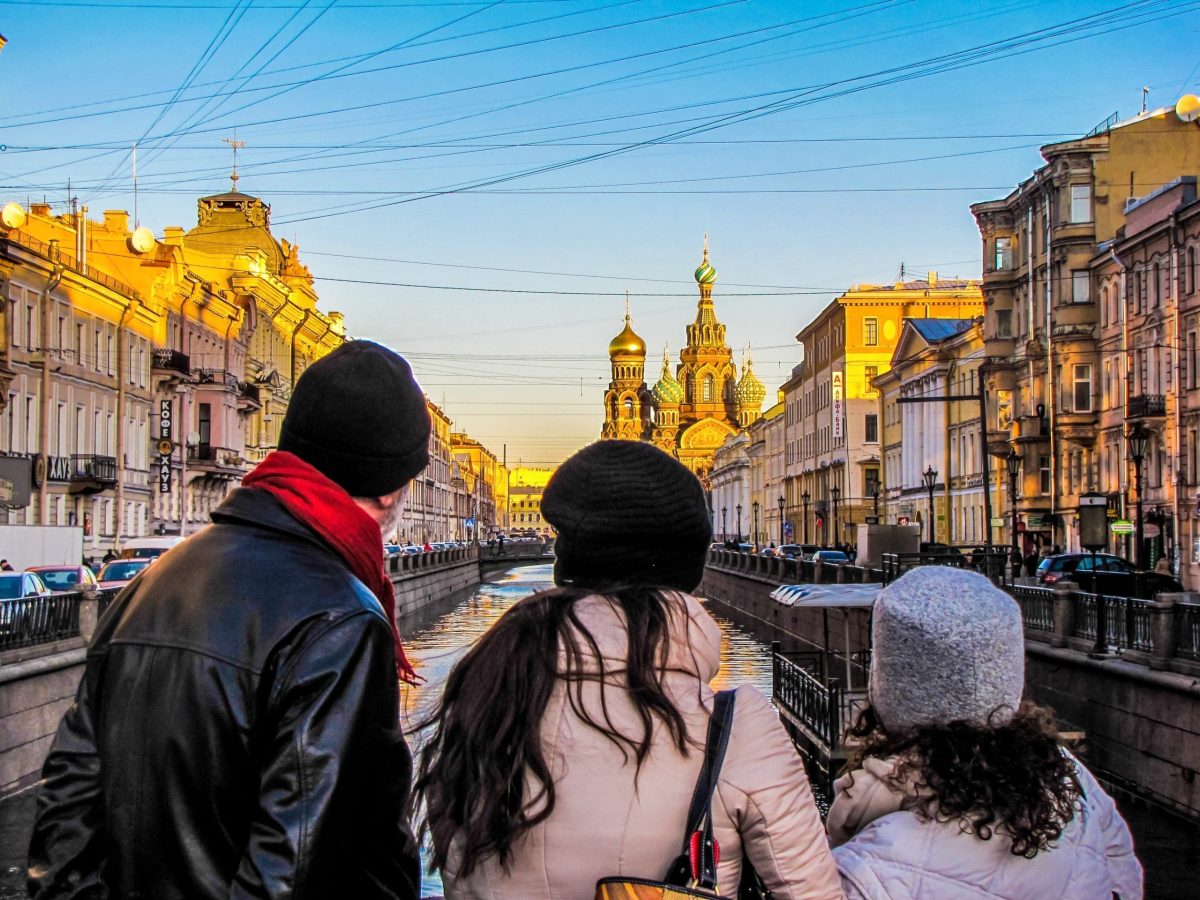 St.,Petersburg,,Russia,-,December,12,,2011:,People,Looking,At